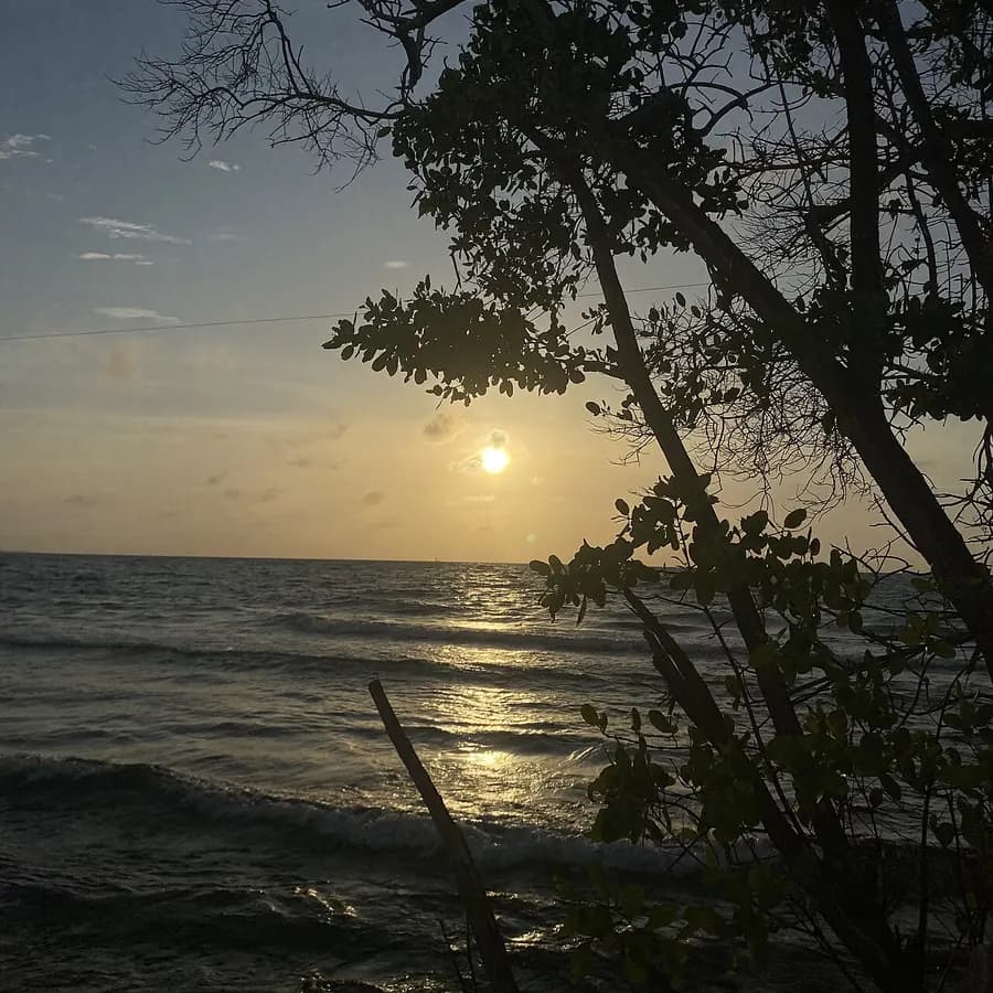Atardecer en una playa del Caribe colombiano, Barú