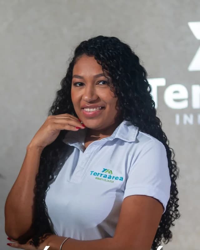 María A. Suárez — Asesora comercial