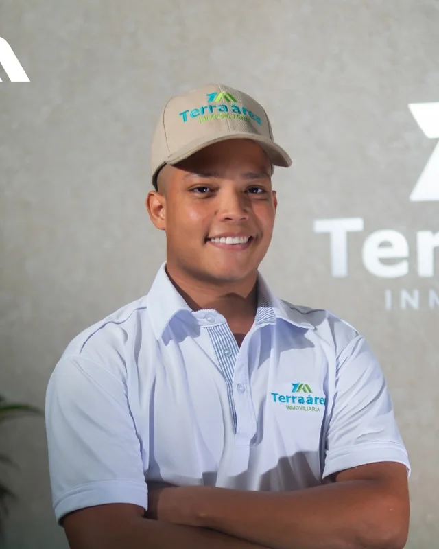 Marlon Revolledo — Asesor comercial