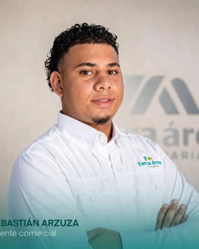 Sebastián — Asesor comercial