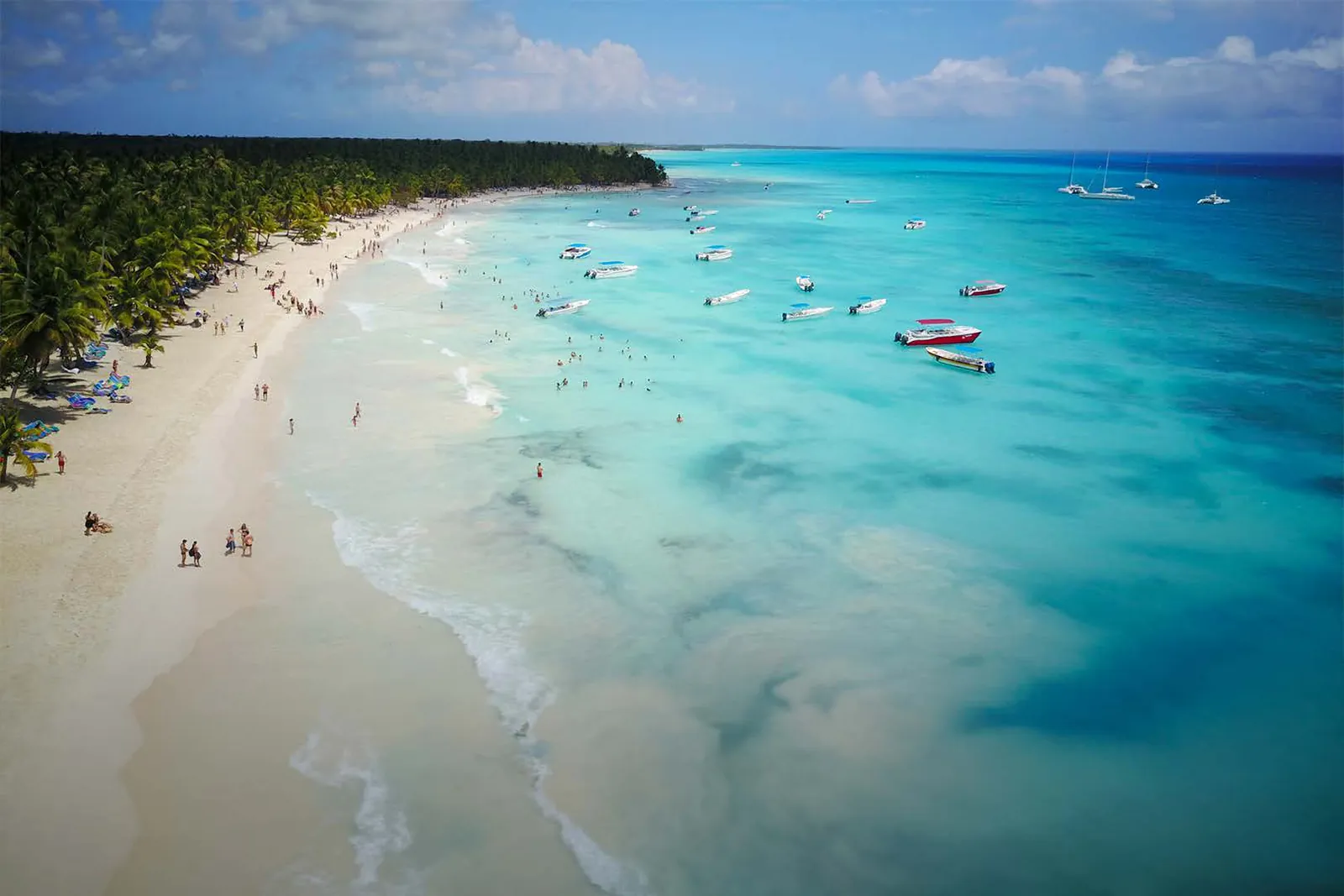 Playa de aguas turquesa en la Isla de Barú
